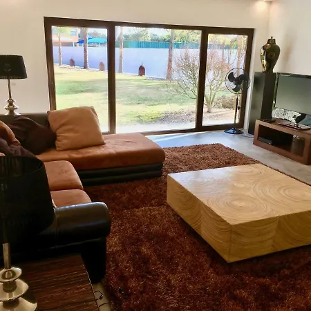 Janota Week Countryside And City Villa